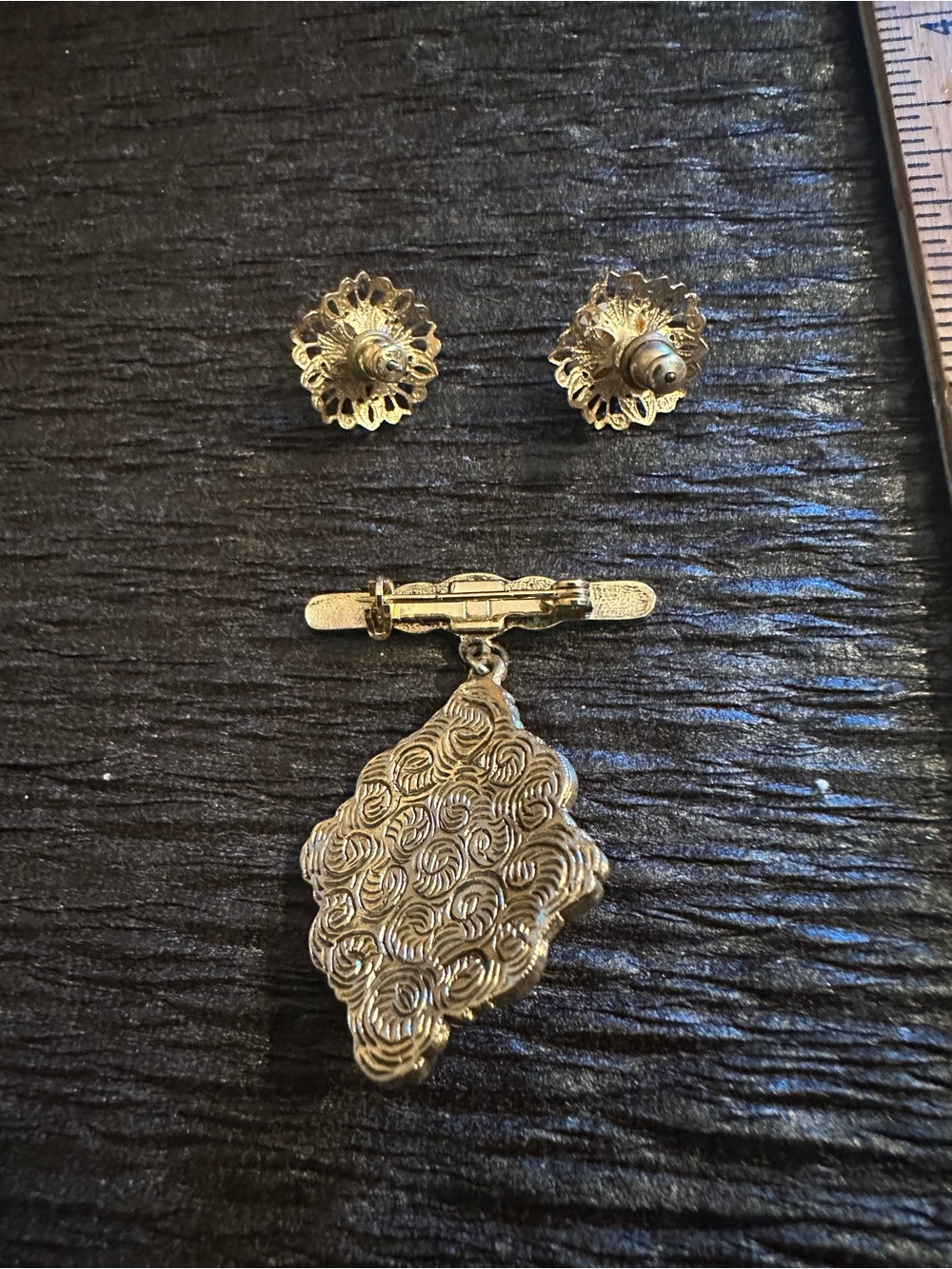 1928 Jewelry Company Vintage Gold Tone Pink Rose Cameo Brooch and Earring Set - Picture 2 of 2